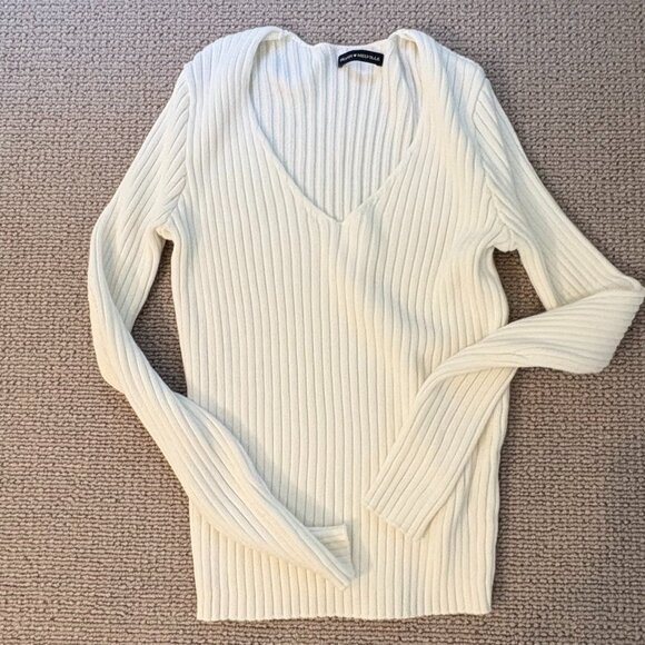 BOGO Brandy Melville Grace V-Neck Sweater - Picture 4 of 6